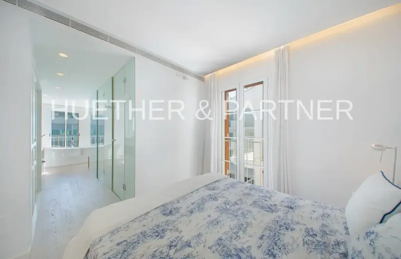 This modern and bright penthouse is located in one of the most coveted and exclusive residential complexes in Porto Cristo. Even the facade — photo 7