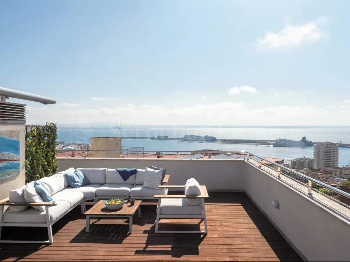 Penthouse with panoramic sea views — photo 1