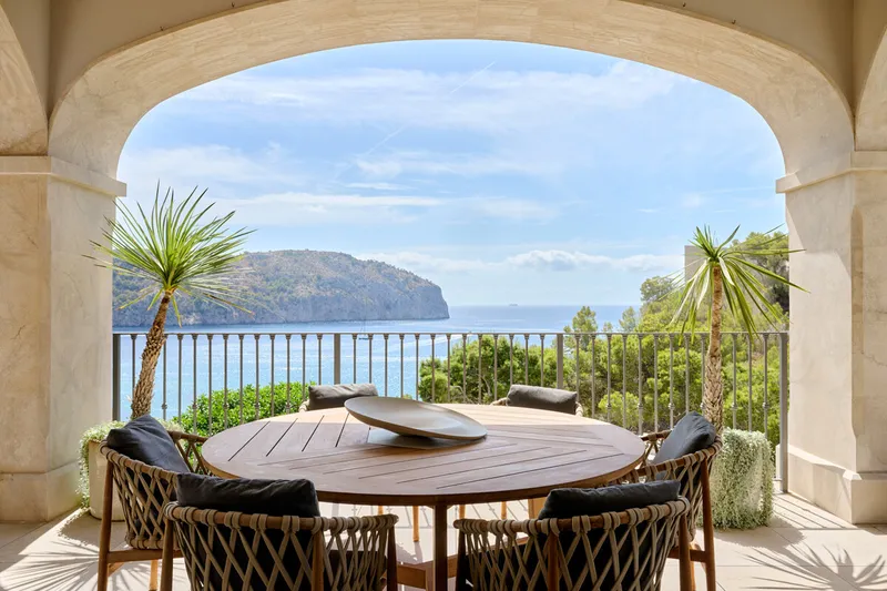 Exclusive: Luxury Mediterranean villa with breathtaking ocean views in Camp de Mar - Marcel Remus Real Estate — photo 4