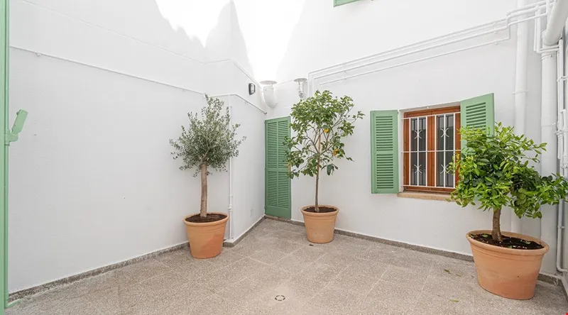 Multi-level villa with sea views and investment potential for sale in Ciudad Jardin — photo 5