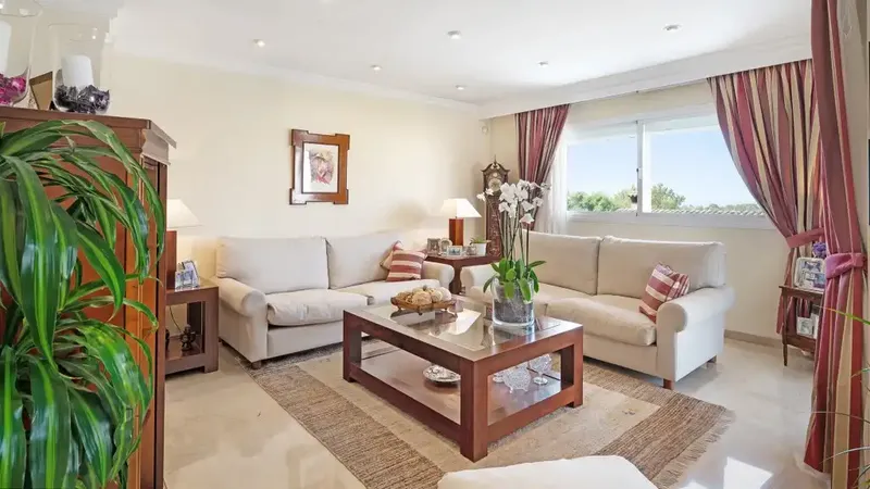 Large family duplex for sale in La Bonanova with clear sea views from the living room with terrace, accessed from the hallway — photo 10