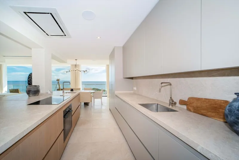 Luxurious Coastal Living with Expansive Rooftop Terrace in Illetes — photo 12