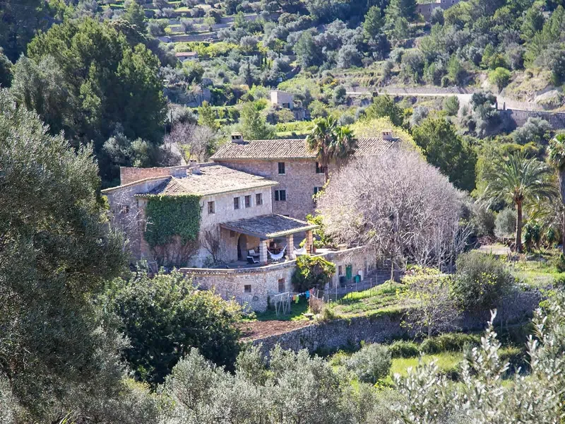 19th-century Mallorcan estate in need of renovation with sea views — photo 1