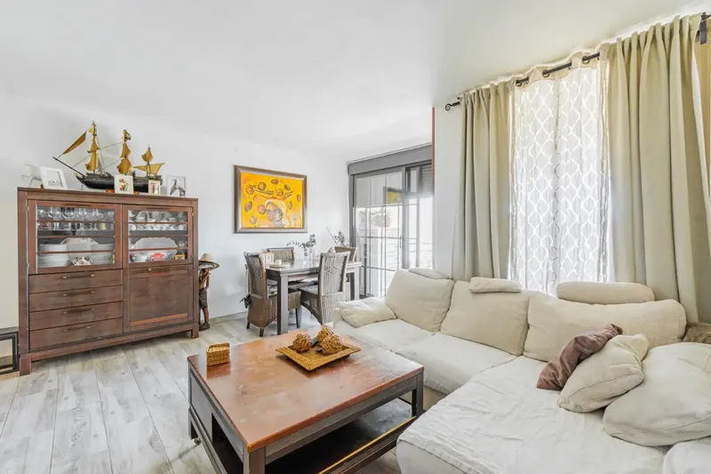 We present this fantastic home located in Santa Ponça, one of the most sought-after areas in southwest Mallorca, known for its — photo 7