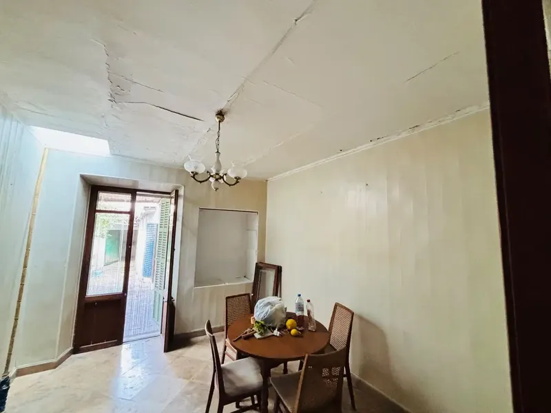 Discover this spacious townhouse of 258 m², distributed over three levels and located in a quiet residential area just minutes from — photo 11