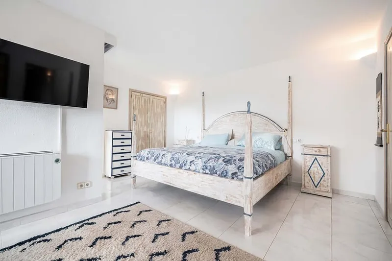 Exclusive penthouse with sea views and a roof terrace in Puerto Pollensa — photo 10