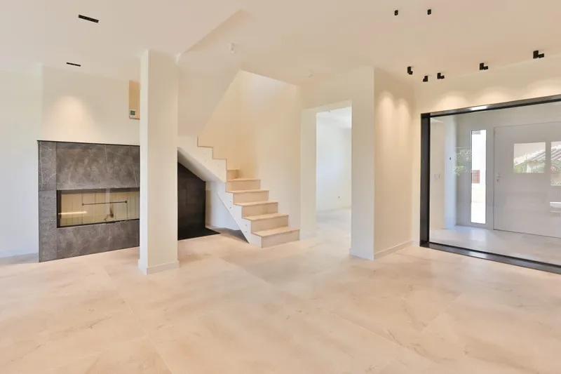Elegant Fully Renovated Duplex — photo 11