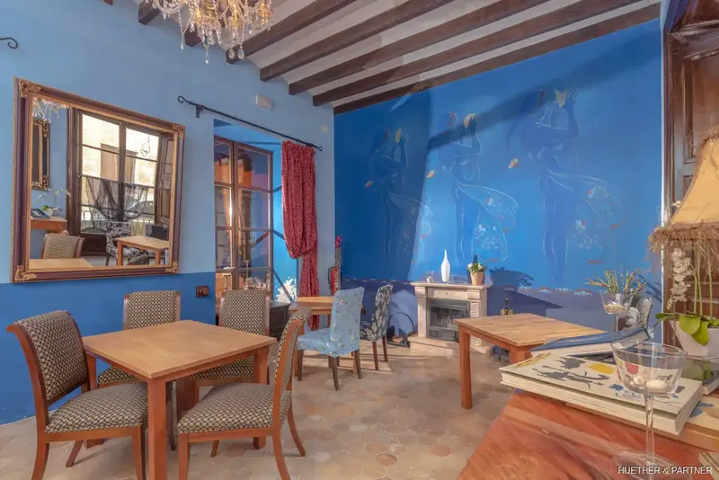 This good and very successful hotel is located above the center of Arta. — photo 11