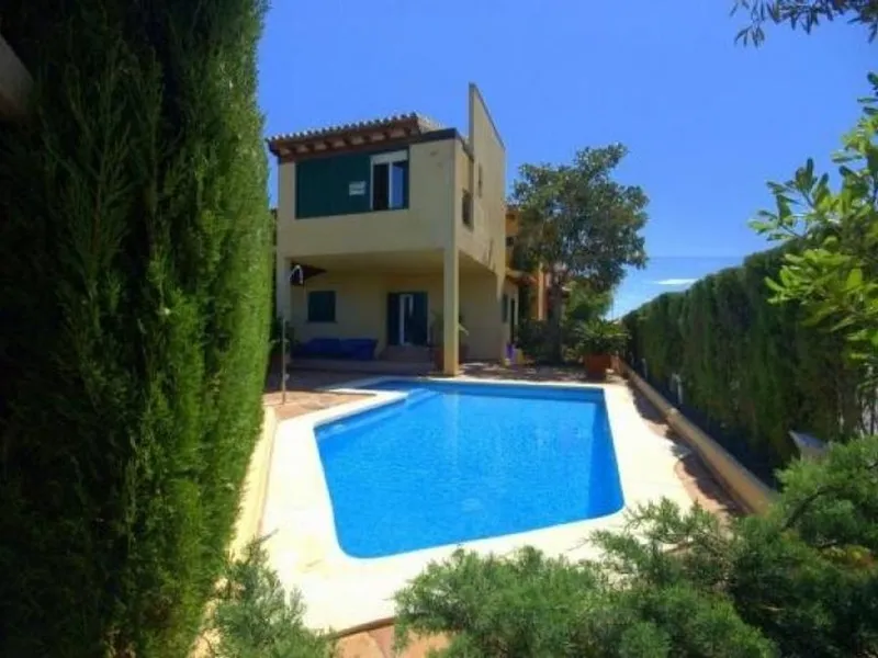 End terraced house with private pool in well maintained residential area of Son Véri Nou — photo 1