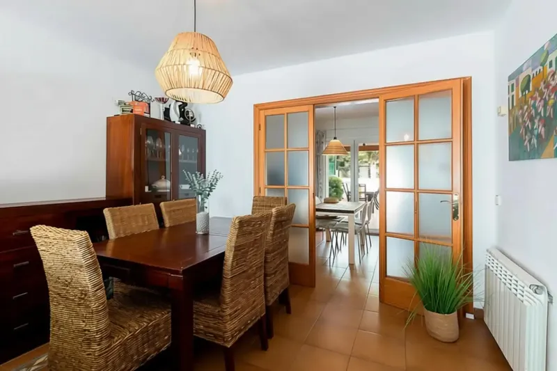 We present this magnificent townhouse located in the quiet and sought-after neighborhood of Secar de la Real, an ideal location for those who — photo 7
