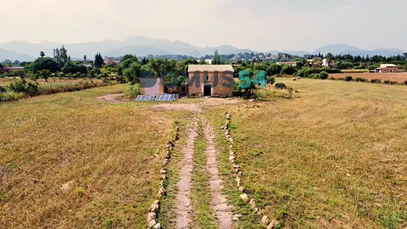 We present a rustic house located near Inca — photo 8