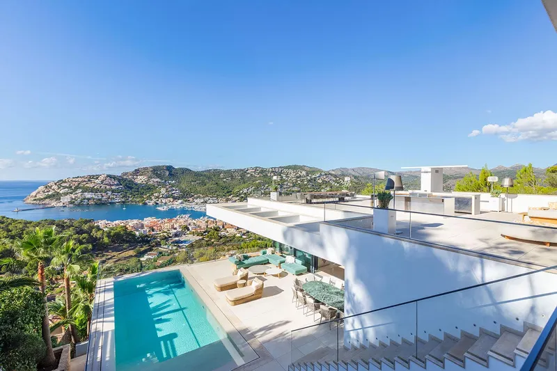 Villa of the highest class with fantastic sea views — photo 3