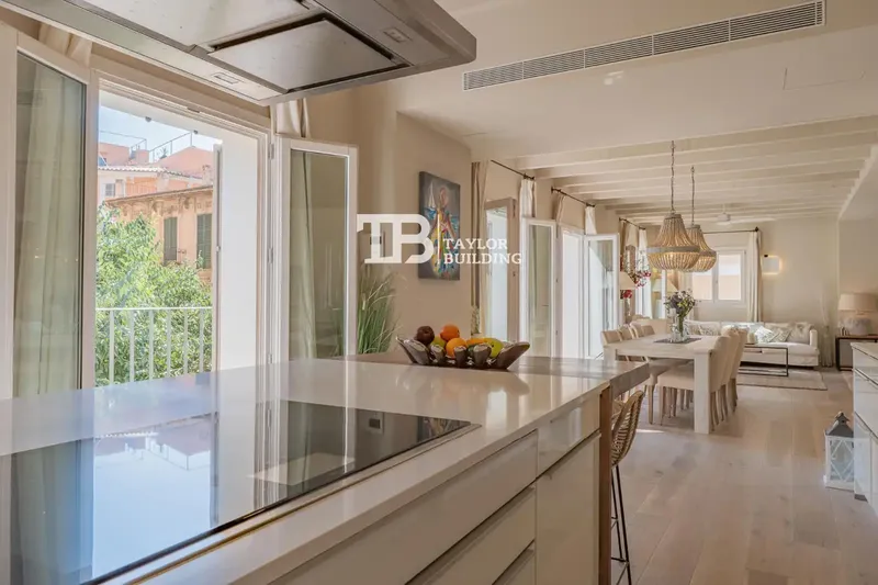 Taylor Building Real Estate presents an extraordinary property combining the historic essence of Palma de Mallorca's old town — photo 2