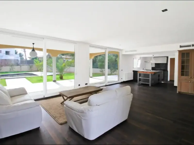Luxury villa in Sol de Mallorca with partial sea views — photo 3