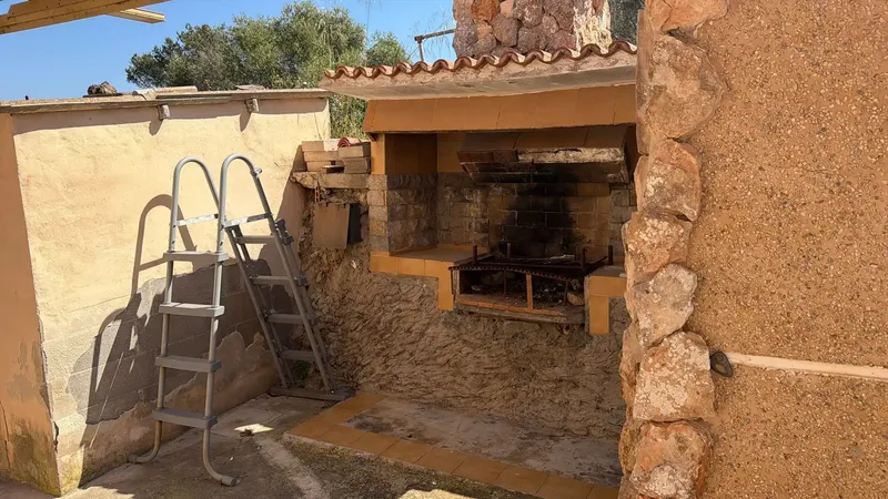Ground floor on Carrer de la Platja, Cala Llombards area — photo 1