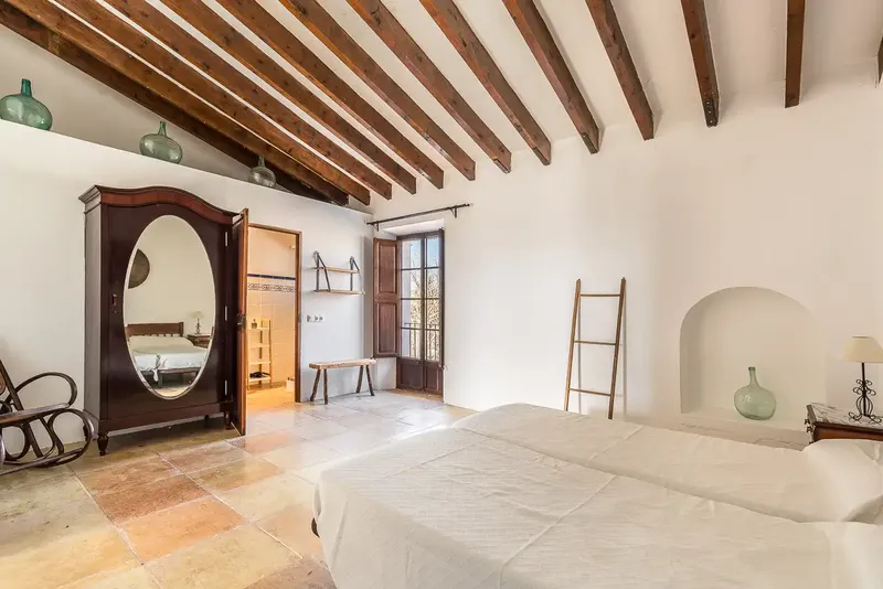 This beautiful rustic finca in Felanitx is surrounded by gardens with orange, lemon and olive trees and offers absolute tranquility in a — photo 12