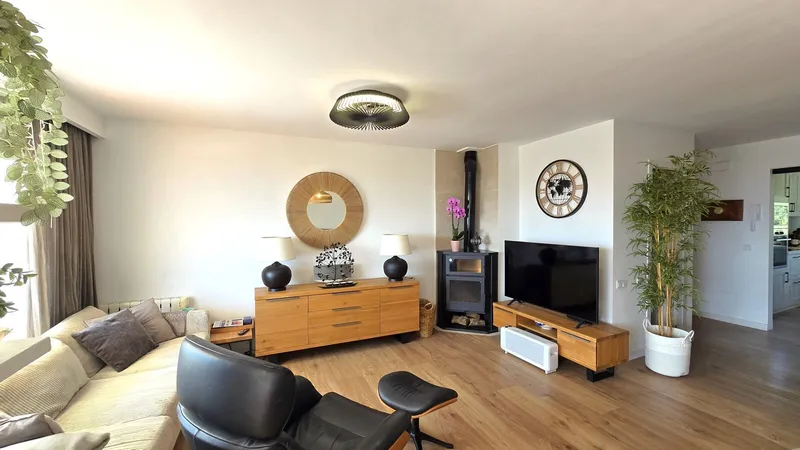 VE-JHRE065 – Beautiful 3-bedroom duplex with terrace and rooftop with sea views in the elevated residential area of Cas Català Nou — photo 8