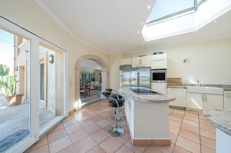 Impressive rustic estate 300 meters from the sea — photo 8