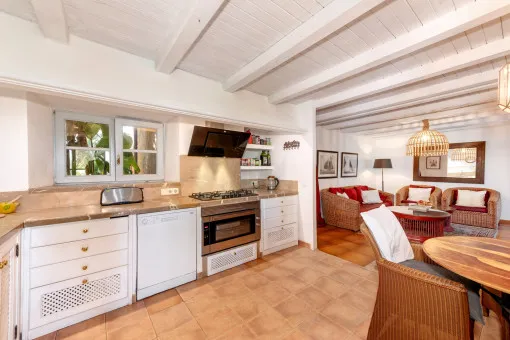 Capdepera, characterful finca oasis with sea views and 64 sqm pool - stylish living for seasonal rent in Capdepera — photo 11