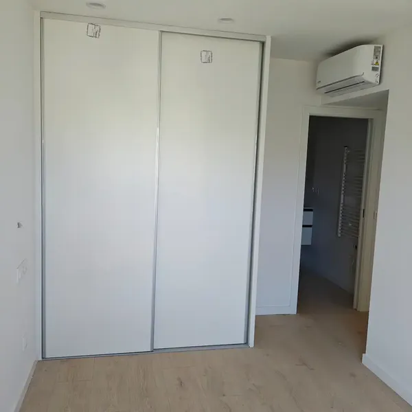 Penthouse for sale with 2 bedrooms, 2 bathrooms, furnished kitchen, laundry room, large living room, balcony and a 55 m² rooftop terrace. Includes parking space — photo 10