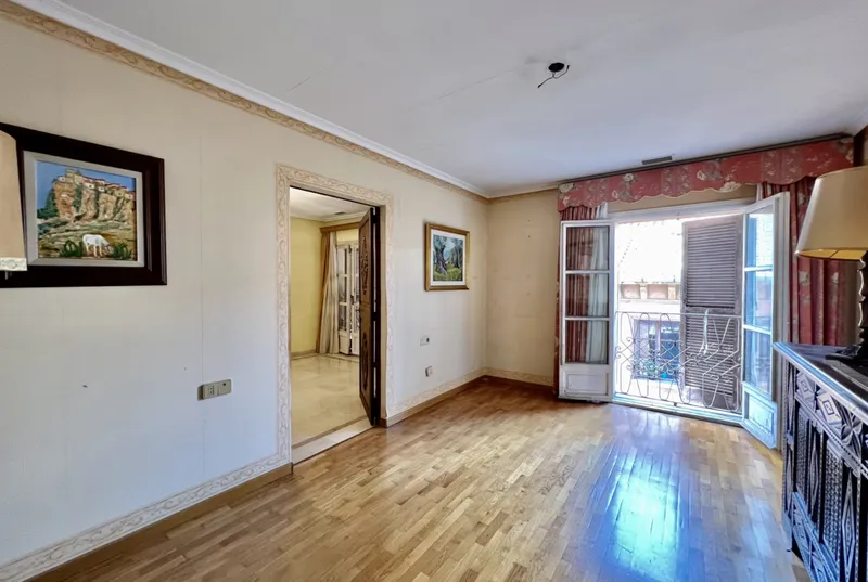 Apartment in a stately building in the old town of Palma — photo 1