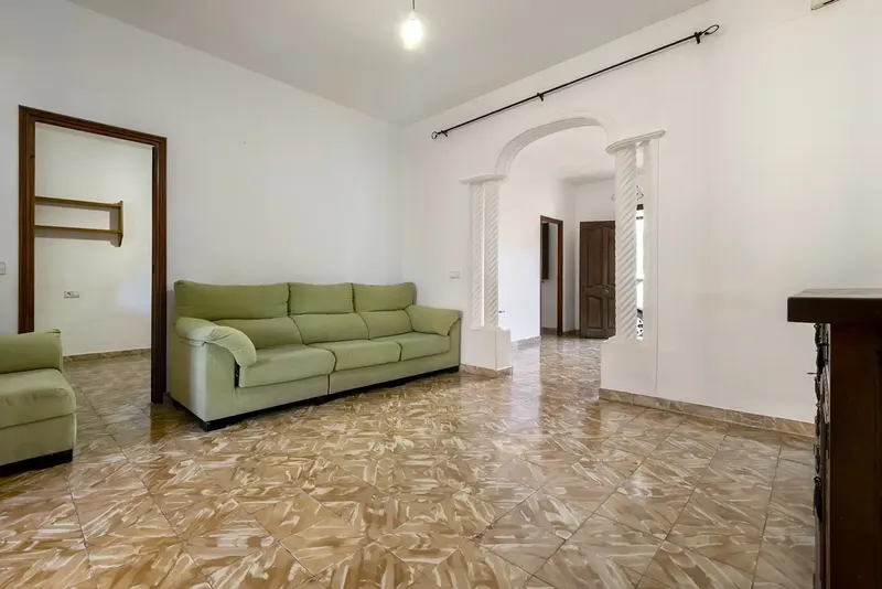 We present a unique opportunity to acquire a detached house located in the Son Ferriol neighborhood. This home, built in — photo 6
