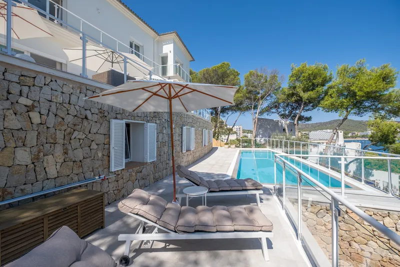 Fantastic Mediterranean villa for sale with large pool and private sea access — photo 3