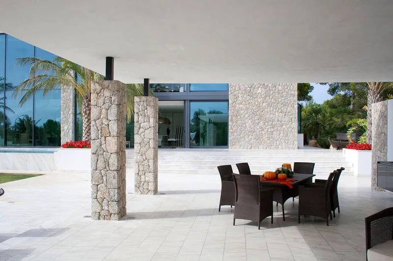 Impressive luxury villa near the harbor and golf course — photo 4