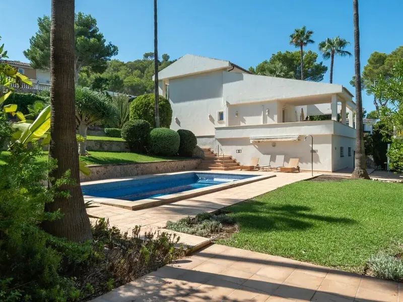 Villa mit viel Potenzial in einer der besten Wohnlagen von Santa Ponsa — photo 1