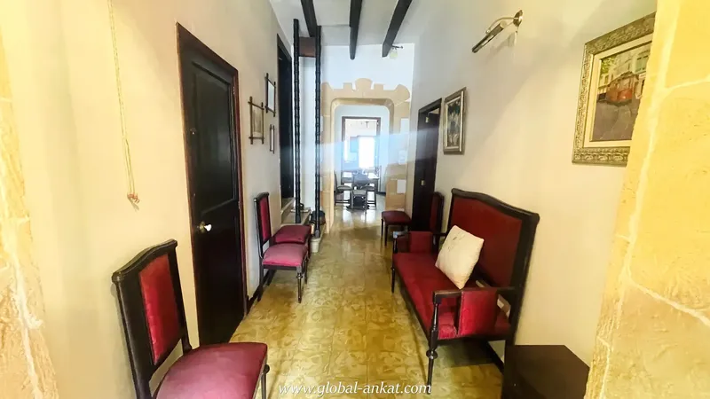 Do you dream of a property full of charm in the heart of Mallorca? This corner house in Felanitx, with 197m2 of land and 194m2 built — photo 4