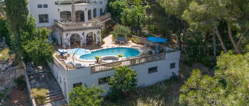Villa in Puerto Portals near the harbor with investment potential — photo 2