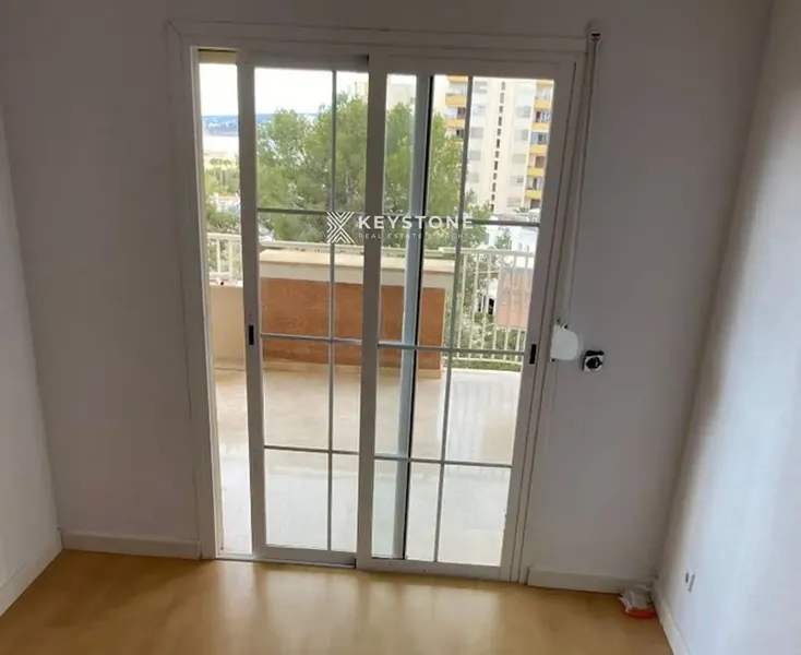 iso en alquiler en Portals Nous, Mallorca, con 1 dormitorio, baño completo, cocina-comedor, terraza y piscina comunitaria. Amueblado y situa — photo 3