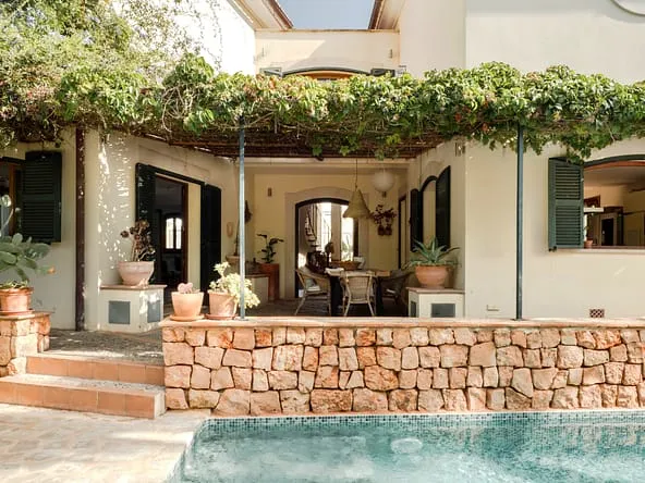 Beautiful family villa with pool in Palma de Mallorca — photo 1