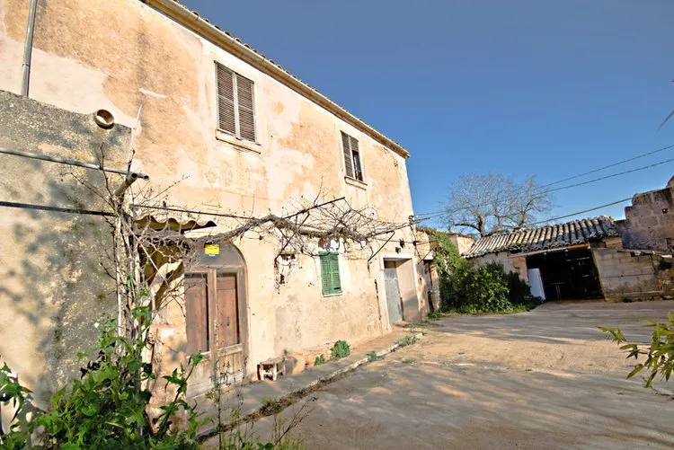 Campos, a finca with many outbuildings in need of renovation F02952 — photo 2