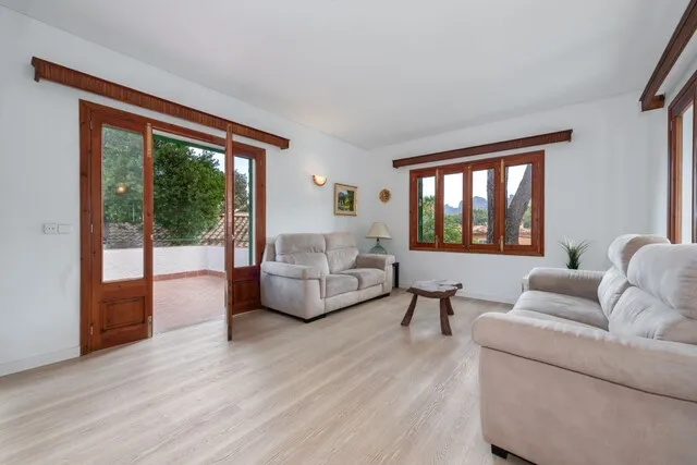 Investment villa with holiday license for sale in Cala San Vicente, North Mallorca — photo 4