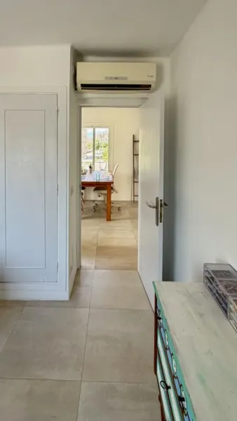 Palma apartment steps from the beach with cathedral & sea views — photo 2