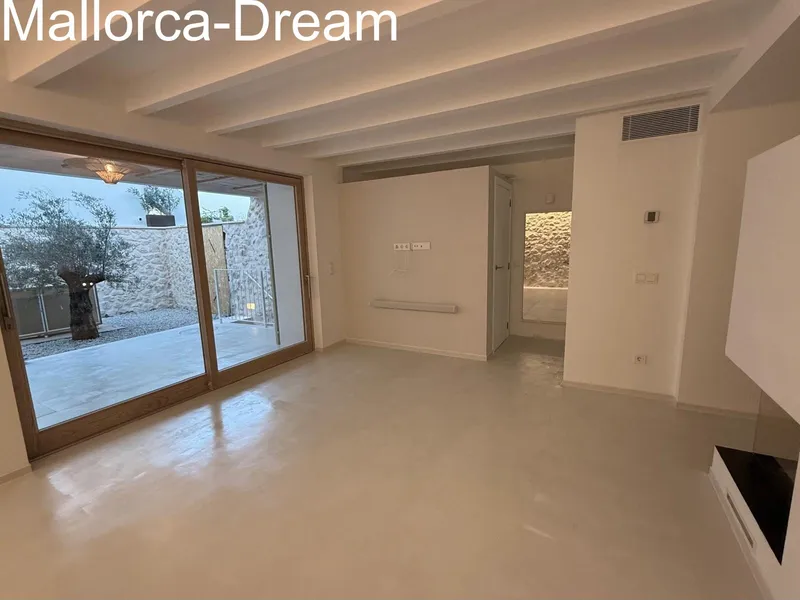 Son Servera: A unique townhouse with a sea-view roof terrace, air conditioning, underfloor heating, a heat pump and a solar panel system, situated in the historic — photo 4