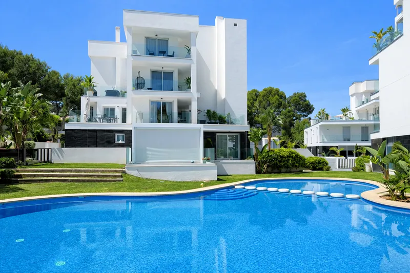 Beautiful apartment with large terrace in a well-maintained residential complex in Palmanova — photo 1