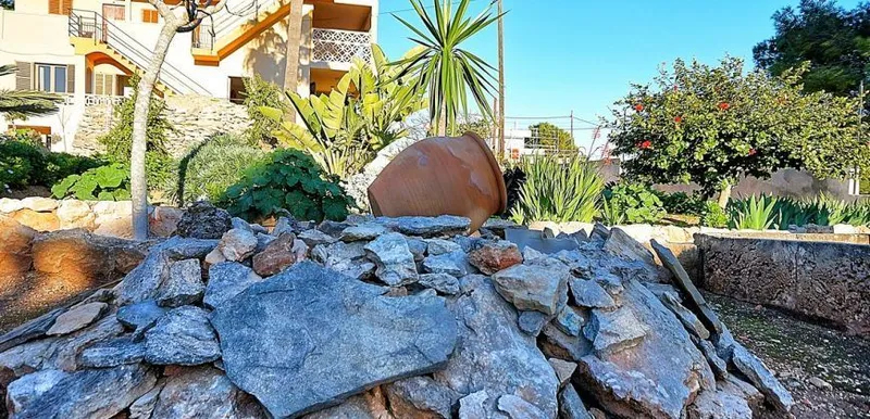 Apartment with sea views for rent in Cala Llombards — photo 2