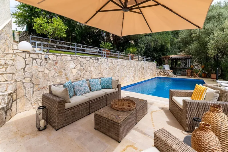 Villa in Calvià for sale with private pool, 1,081 m² plot, double garage and lots of privacy — photo 3