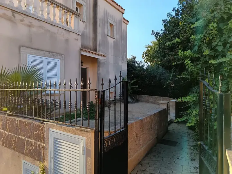Unifamiliar en dos plantas con Garaje y piscina. Con una superficie construida de 294 m² ubicado en Manacor, Illes Balears. Distribuidos en  — photo 4