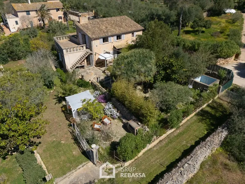 Grup Rebassa presents exclusively the sale of this spectacular two-story village house in Mallorca, in the municipality of Marratxí, in — photo 4