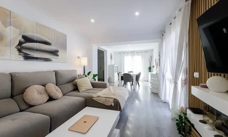 Modern renovated townhouse with large terrace and... — photo 4