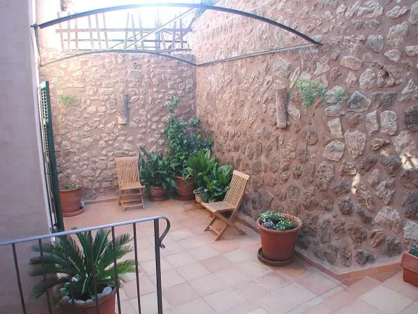 Charming apartment with patio in Deia — photo 4