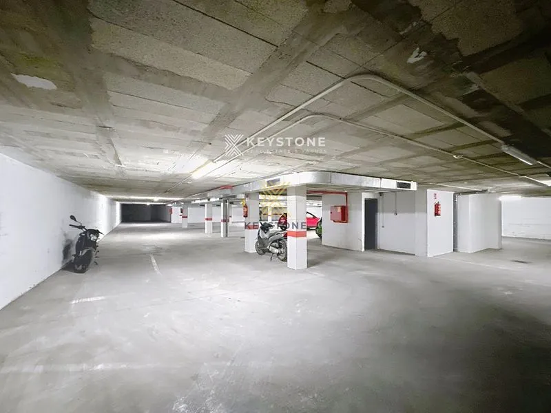 Garage — photo 1