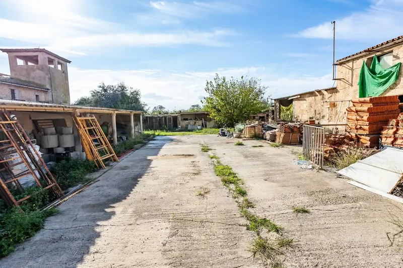 Exclusive Farmhouse for Renovation in Palma de Mallorca – Plot of 34,000 m² with Immense Potential — photo 6