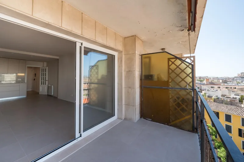 Central apartment with sea views — photo 3