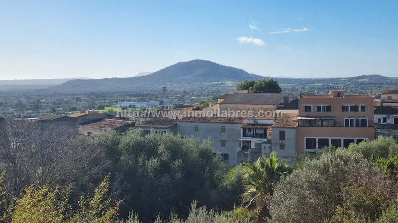Encantadora casa de pueblo situada en el pintoresco pueblo de Campanet, en las Islas Baleares. Esta vivienda, construida en el año 1900, ofr — photo 1