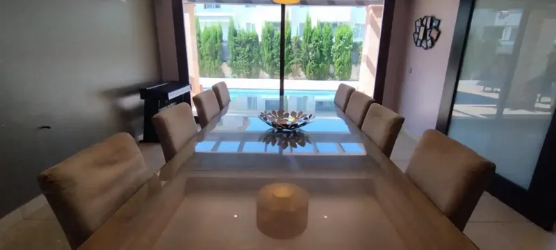 Es una Vivienda unifamiliar construida con revestimiento de piedra natural de 520 m2. Dos plantas y en parcela de 1.238 m². Consta de 5 dorm — photo 2