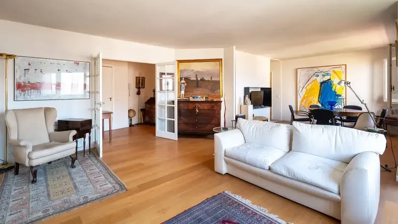 Amplio apartamento de aprox. 145 m² construidos, situado en una zona residencial céntrica y tranquila de Son Armadans, a pocos minutos a pie — photo 3